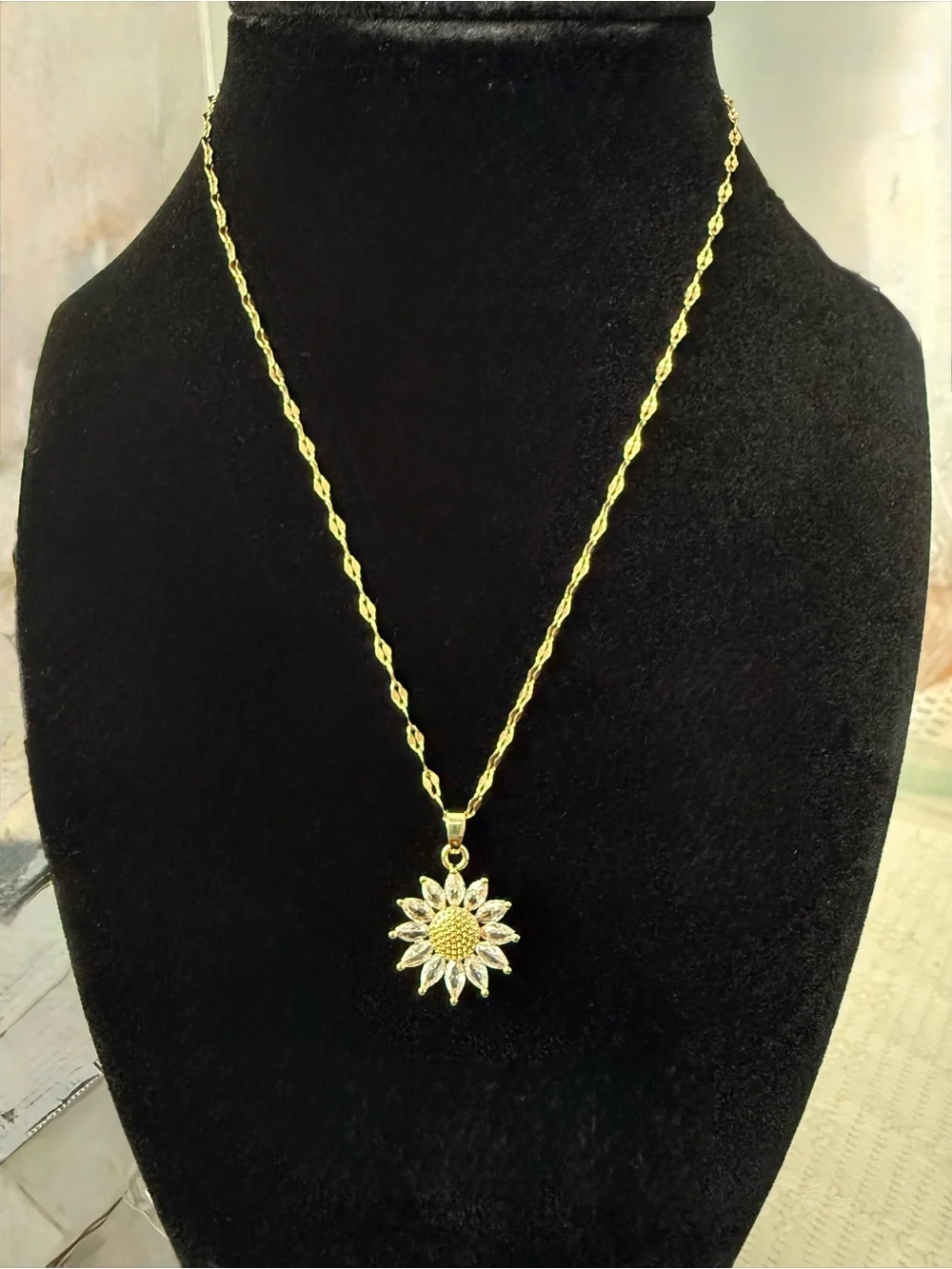 18k Gold plated stainless steel Sunflower Pendant Necklace - Women Jewelry